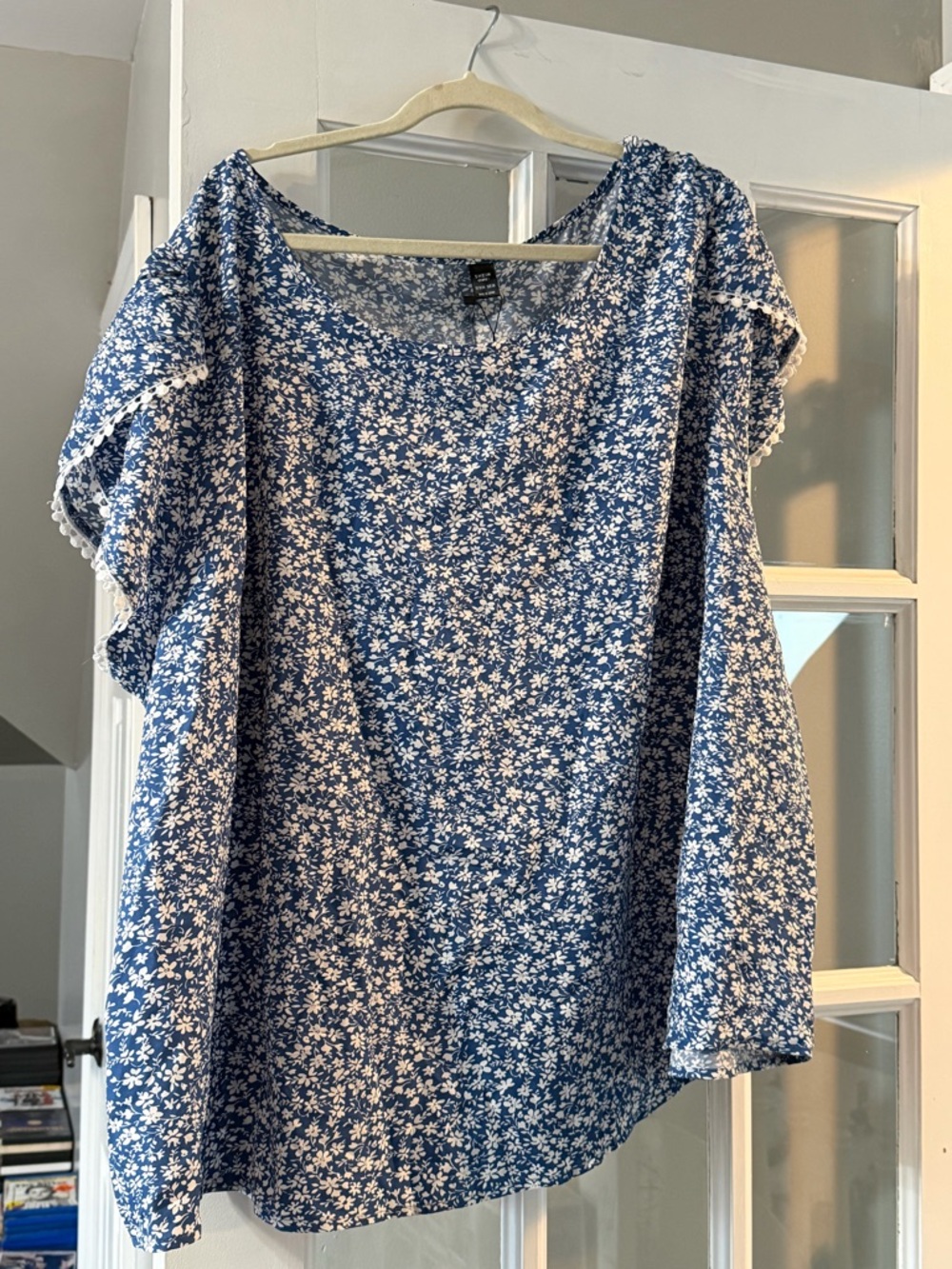 SHEIN Blue Floral Scoop Neck Blouse